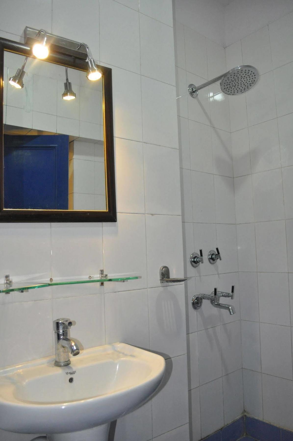 Hotel Kabli New Delhi Extérieur photo