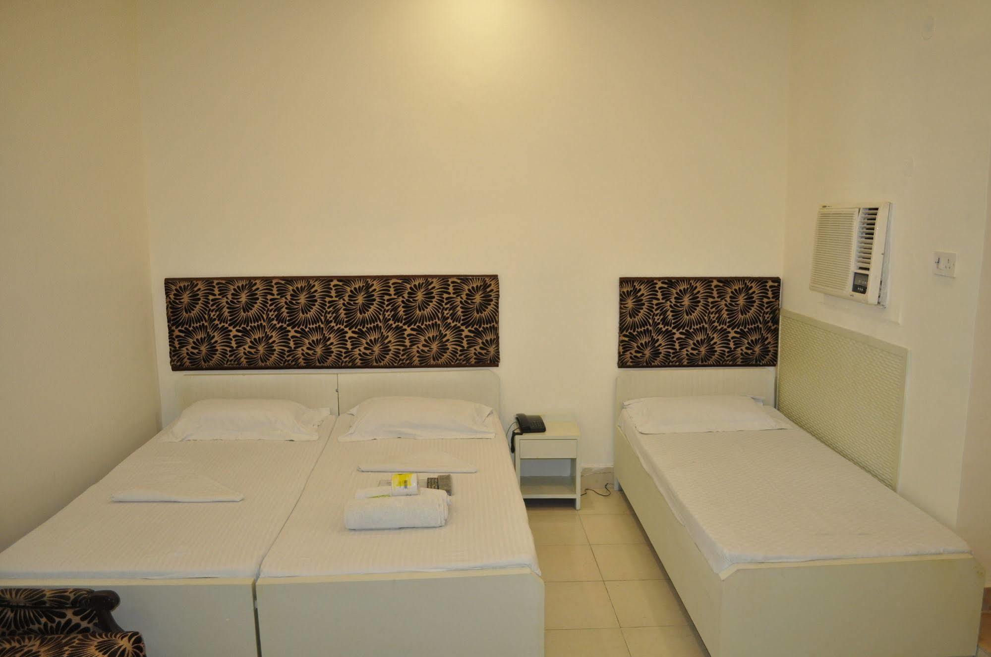 Hotel Kabli New Delhi Extérieur photo
