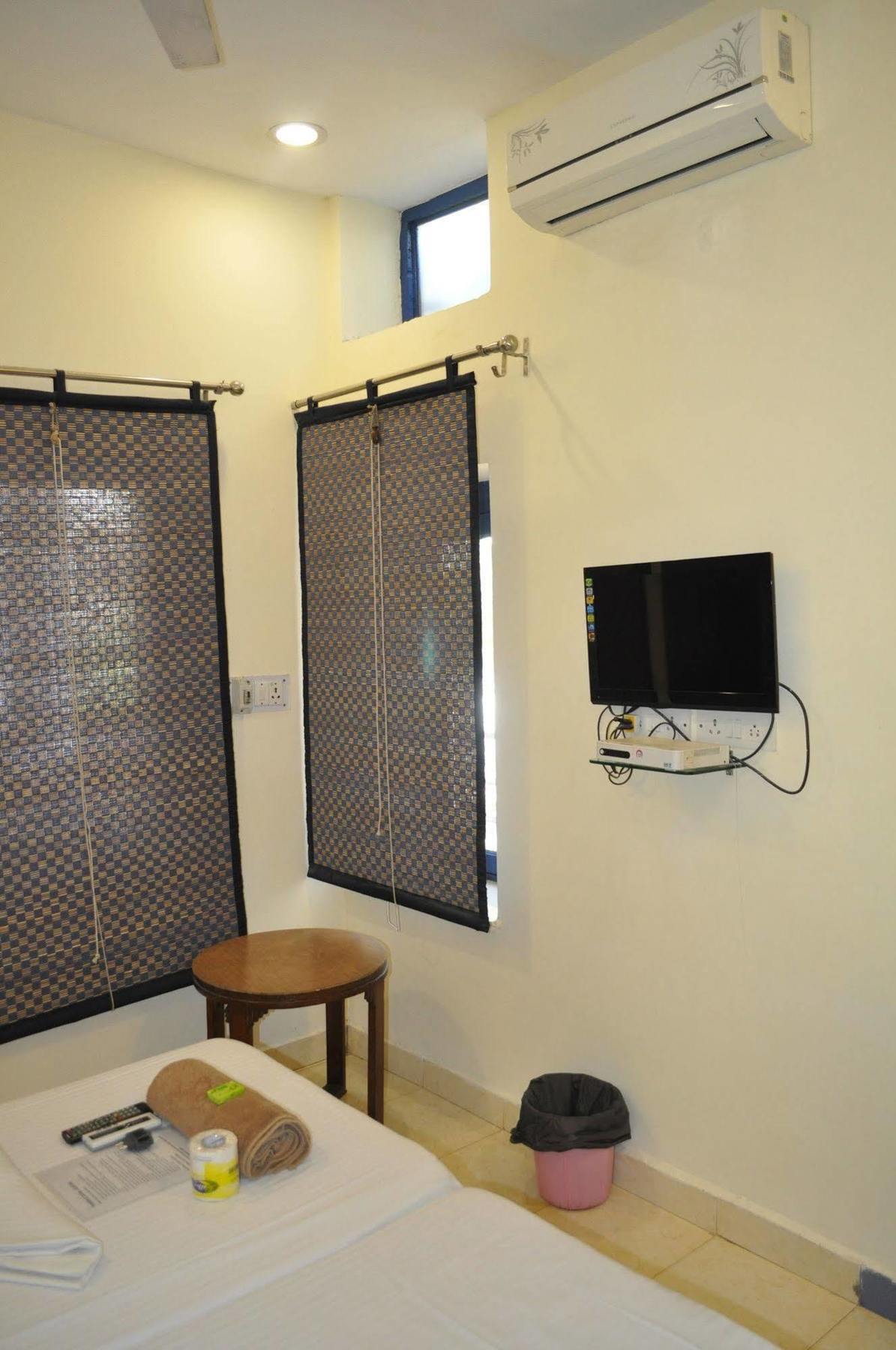 Hotel Kabli New Delhi Extérieur photo