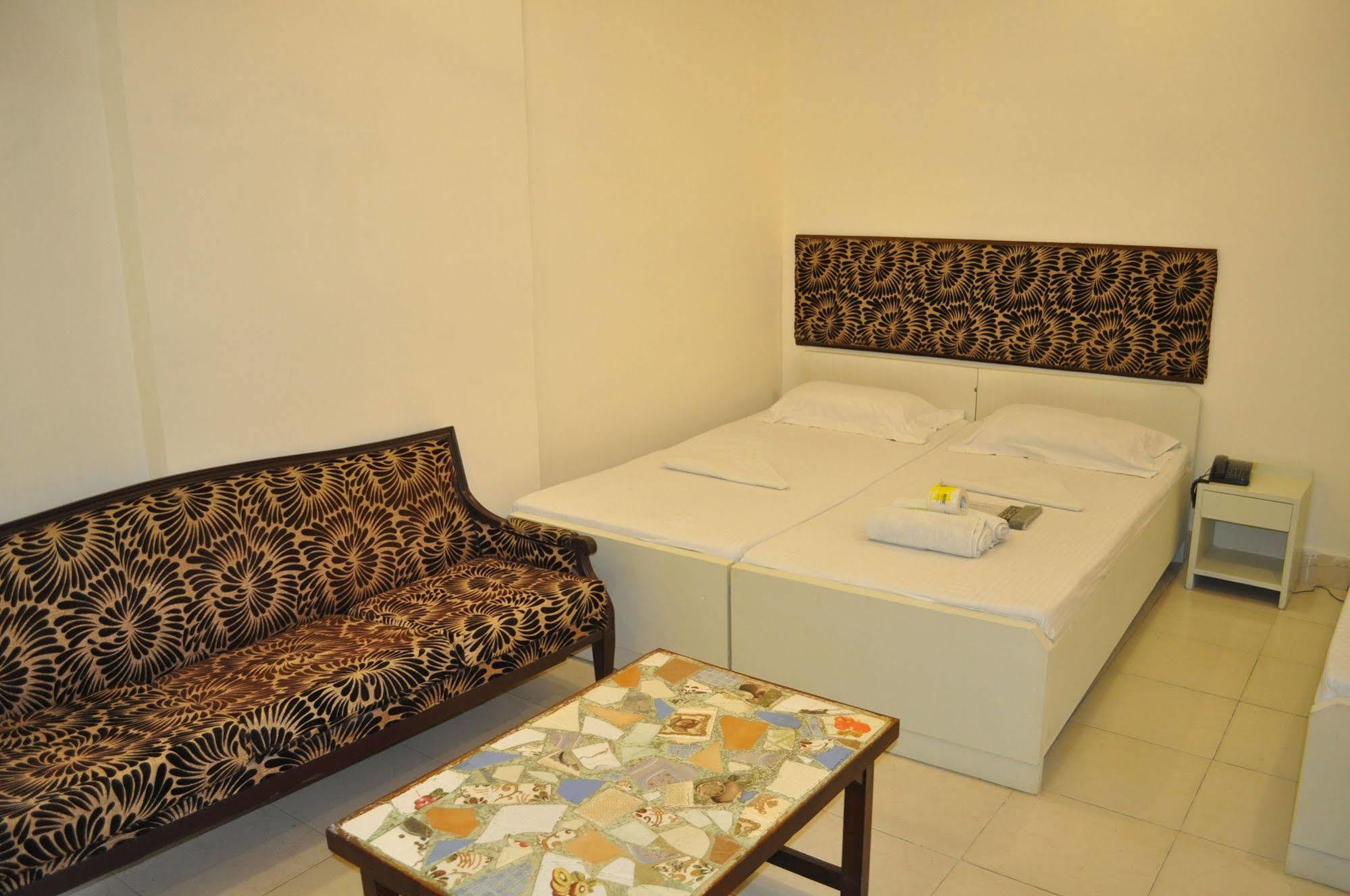 Hotel Kabli New Delhi Extérieur photo