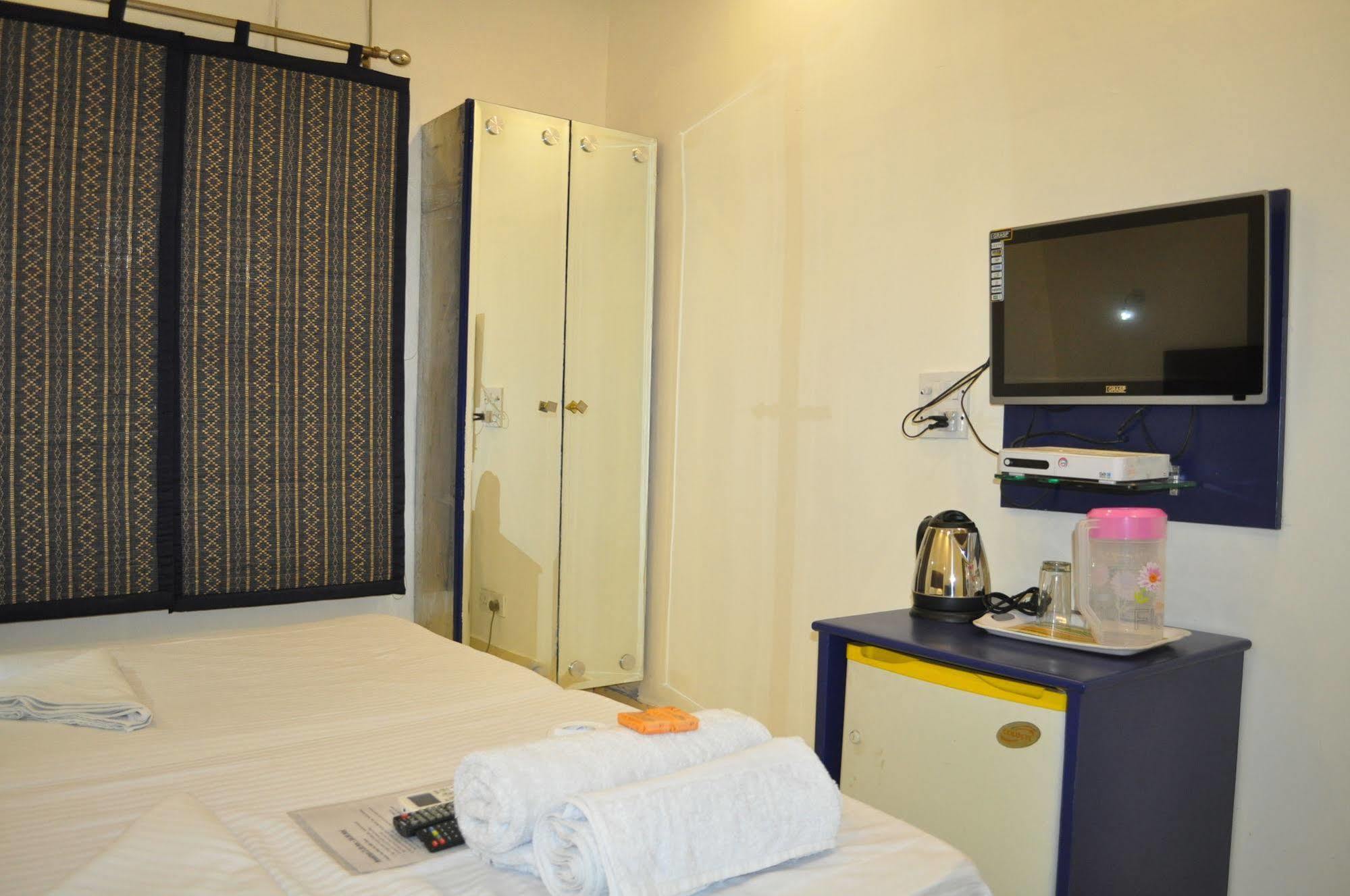 Hotel Kabli New Delhi Extérieur photo